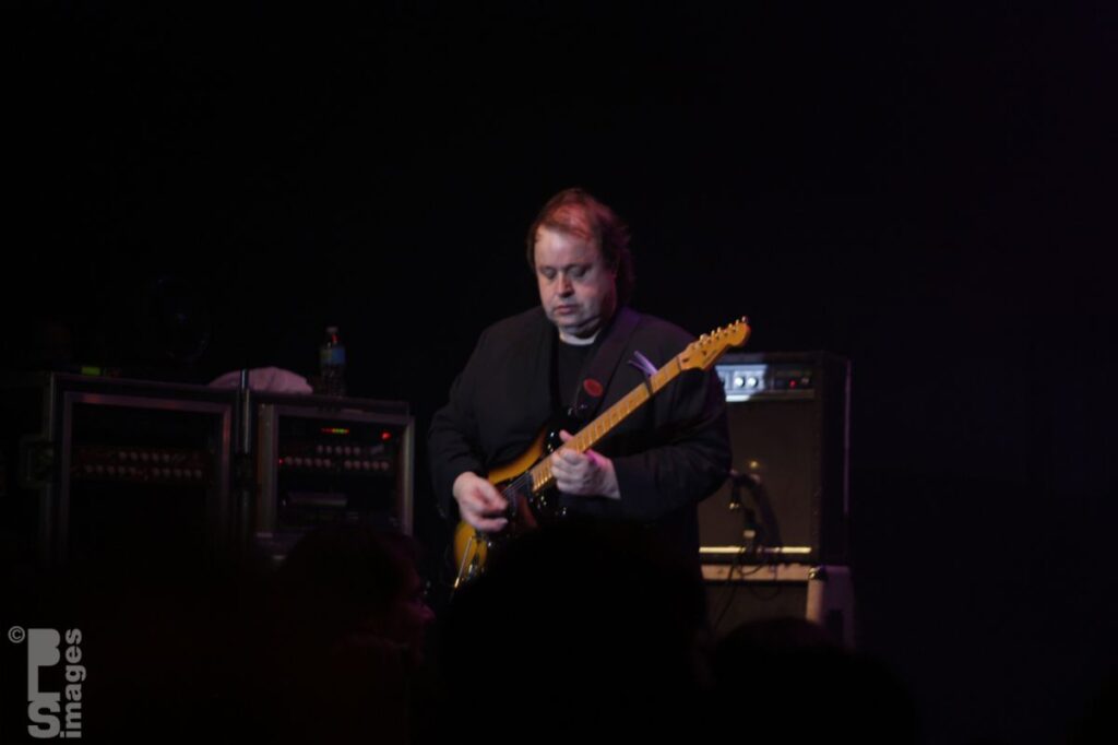 062312Marillion333LR