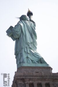 081911NYC319LR