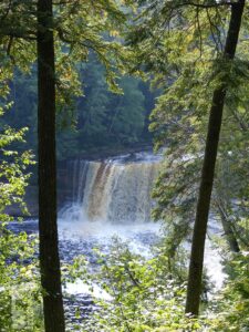 0904-0509Tahquamenon Falls200LR