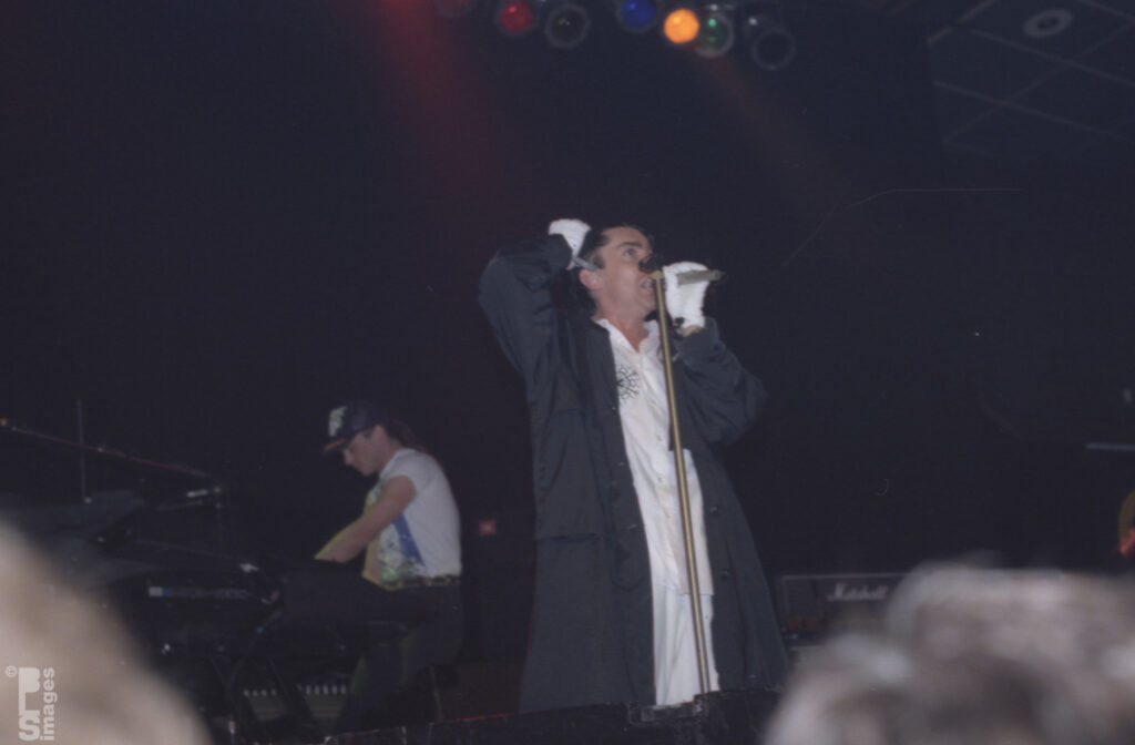 090692MarillionClubEastbrook02LR